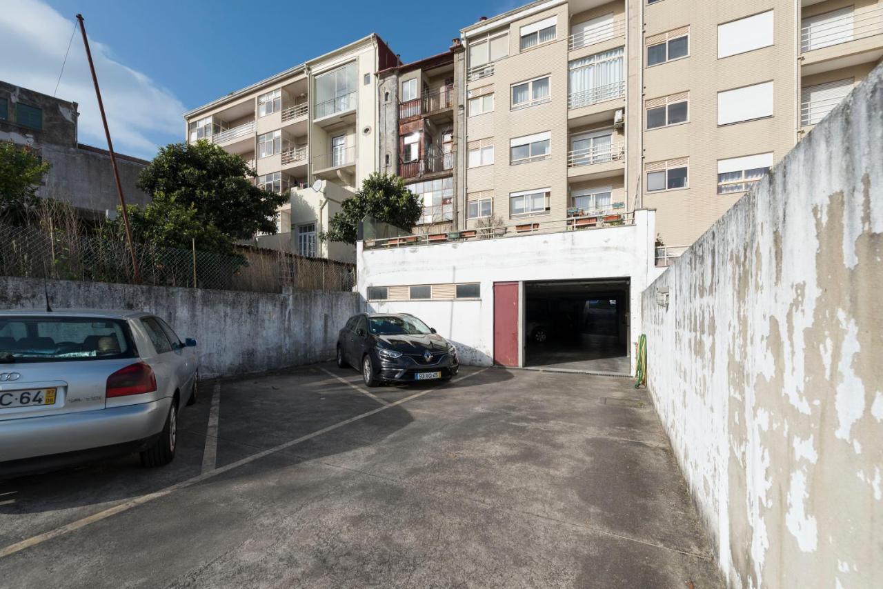 Lovelystay - The Porto Getaway Duplex - Free Parking Exterior foto